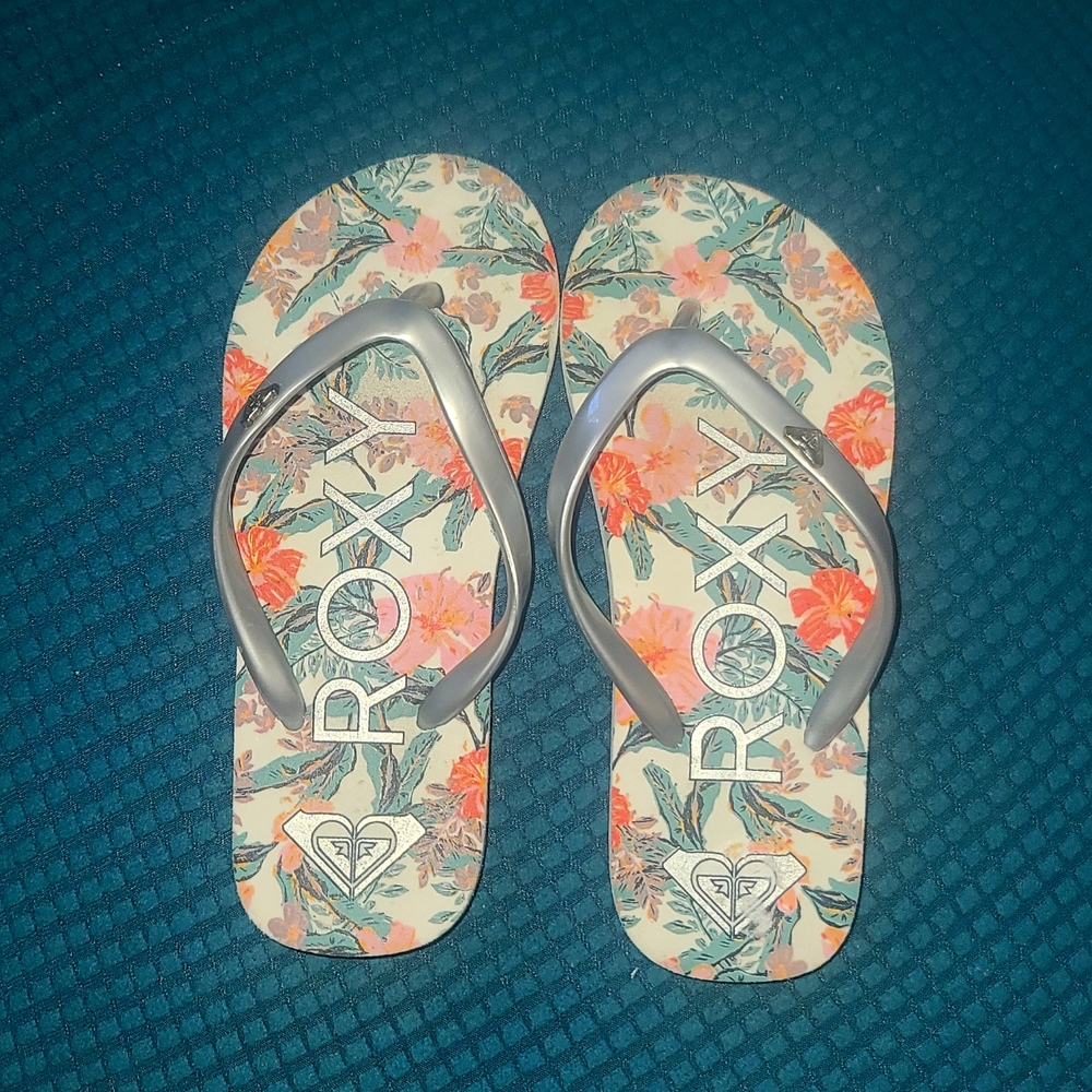 Little girls Roxy flip flops